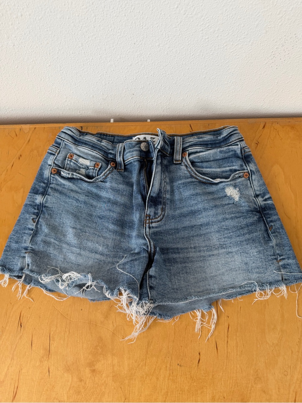 Casual Mid-Rise Blue Denim Jean Shorts with Frayed Hem